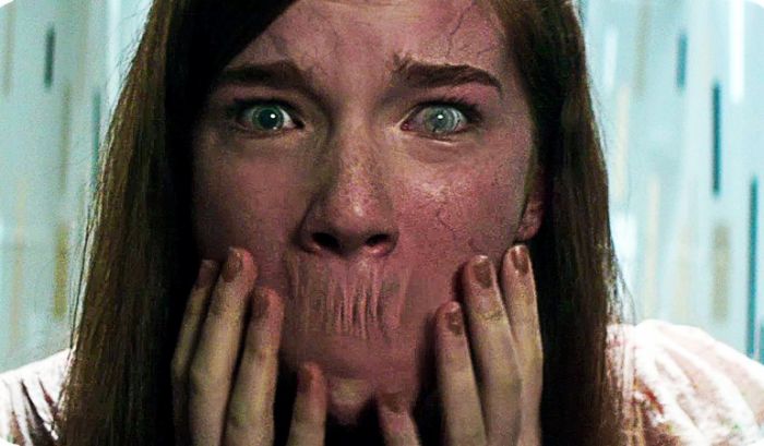 Menina possuída aterroriza todo mundo em novo trailer de Ouija - Origem do  Mal