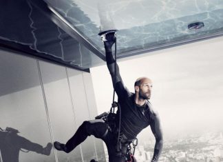 Jason Statham escala prédio em novo cartaz de ‘Assassino a Preço Fixo 2’