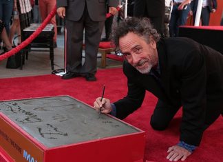 Tim Burton – finalmente – ganha estrela na Calçada da Fama; Veja fotos!