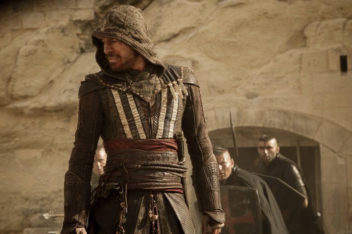 Michael Fassbender estrela trailer da versão do jogo 'Assassin's