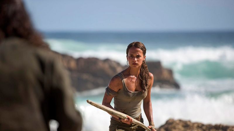 Alicia Vikander como Lara Croft no primeiro cartaz de 'Tomb Raider' -  CinePOP