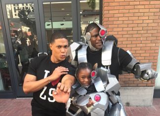 ‘Liga da Justiça’| Ray Fisher posa ao lado de cosplayers de Cyborg; Confira!