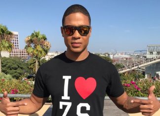 ‘Liga da Justiça’| Ray Fisher homenageia Zack Snyder com camiseta