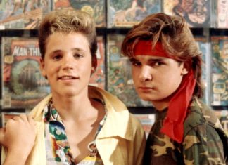 Corey Feldman é esfaqueado e está internado