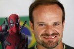 23-de-maio-rubens-barrichello-com-bandeira-brasileira-ao-fundo
