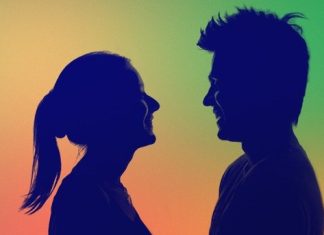 Crítica | Alguma Coisa Assim – Filme nacional discute tabus com linguagem singular