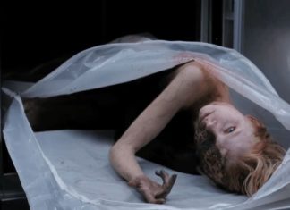 Após fracassar nos cinemas, terror com Shay Mitchell faz sucesso no Top 10 da Netflix Brasil
