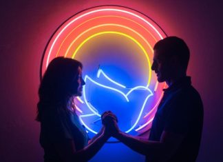 Crítica | Divino Amor: Dira Paes em redenção espiritual em drama de cair o queixo