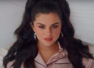 Selena Gomez retorna aos palcos pela primeira vez em onze meses
