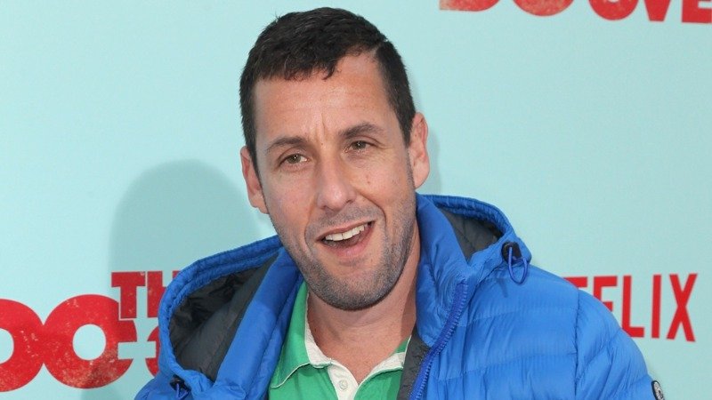 Adam Sandler quer salvar o Halloween em nova comédia da Netflix