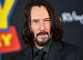 Keanu Reeves presenteia equipe com relógio de R$ 55 MIL; Conheça a TRÁGICA história de vida do ator!