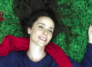 Débora Falabella no cartaz da comédia dramática ‘Depois a Louca Sou Eu’, dirigido por Julia Rezende