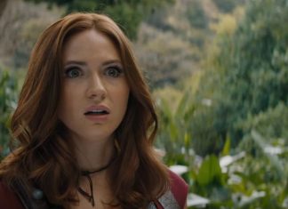 Karen Gillan fala sobre sua personagem no thriller criminal ‘Sleeping Dogs’: “Ela é bastante PERFORMÁTICA”
