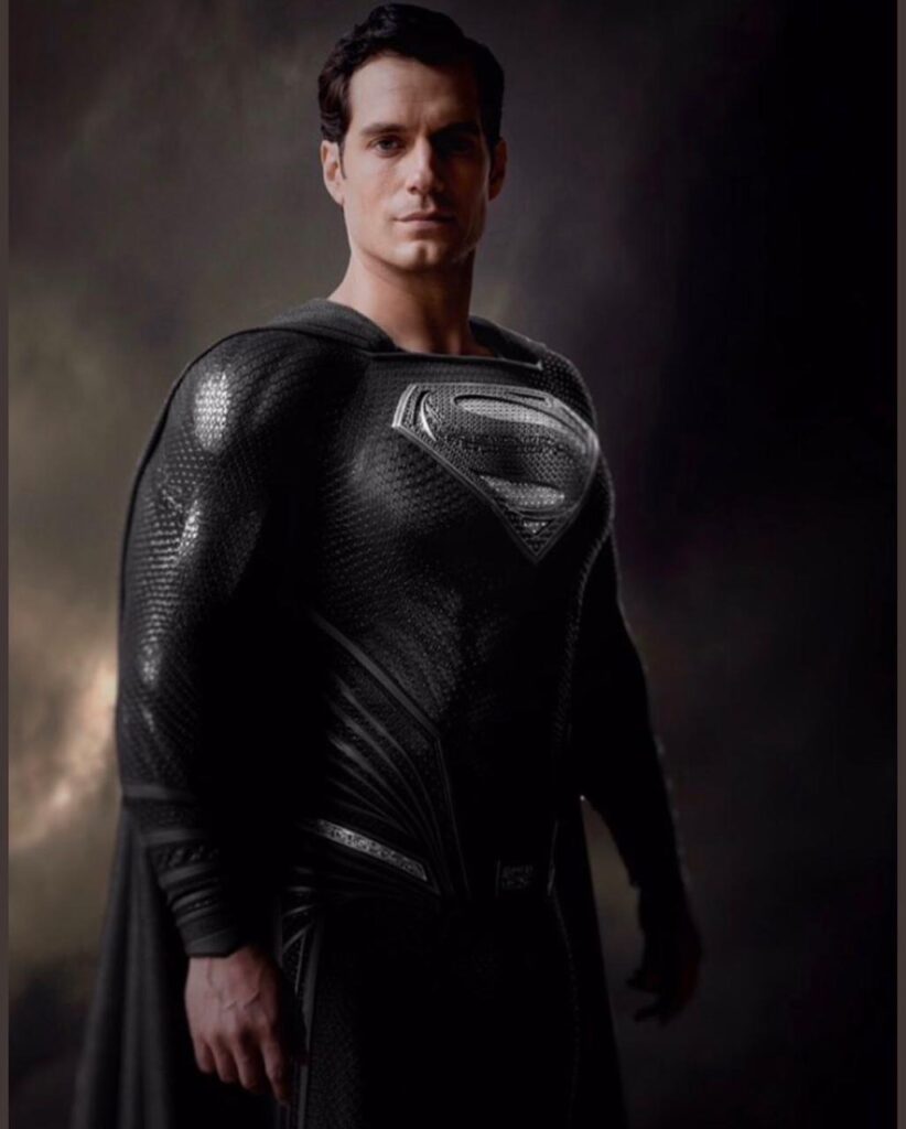 Henry Cavill presenteia colegas de elenco e produção de Liga da Justiça 