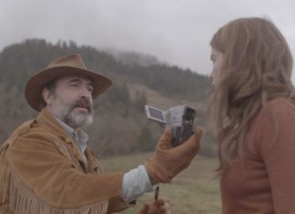 ‘A Jaqueta de Couro de Cervo’ se torna obsessão no novo trailer da comédia; Confira!