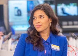 ‘Barbie’: America Ferrera se junta a Ryan Gosling e Margot Robbie no live-action da boneca