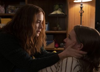 ‘Fuja’: Sarah Paulson é uma mãe obcecada em novos clipes do suspense da Netflix
