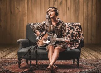 Taylor Swift estampa capa da revista EW, além de belo ensaio fotográfico