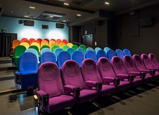 O FIM DO CINEMA? Rede gigante pode declarar FALÊNCIA e ações da concorrente caem 30%