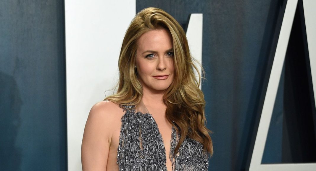 0212_n13_alicia_silverstone_ap