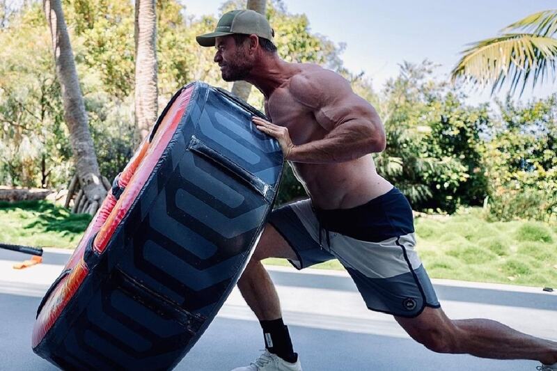 Talvez esteja a ficar velho: Chris Hemsworth não quer voltar a treinar  tanto para ser Thor - Atualidade - SAPO Mag