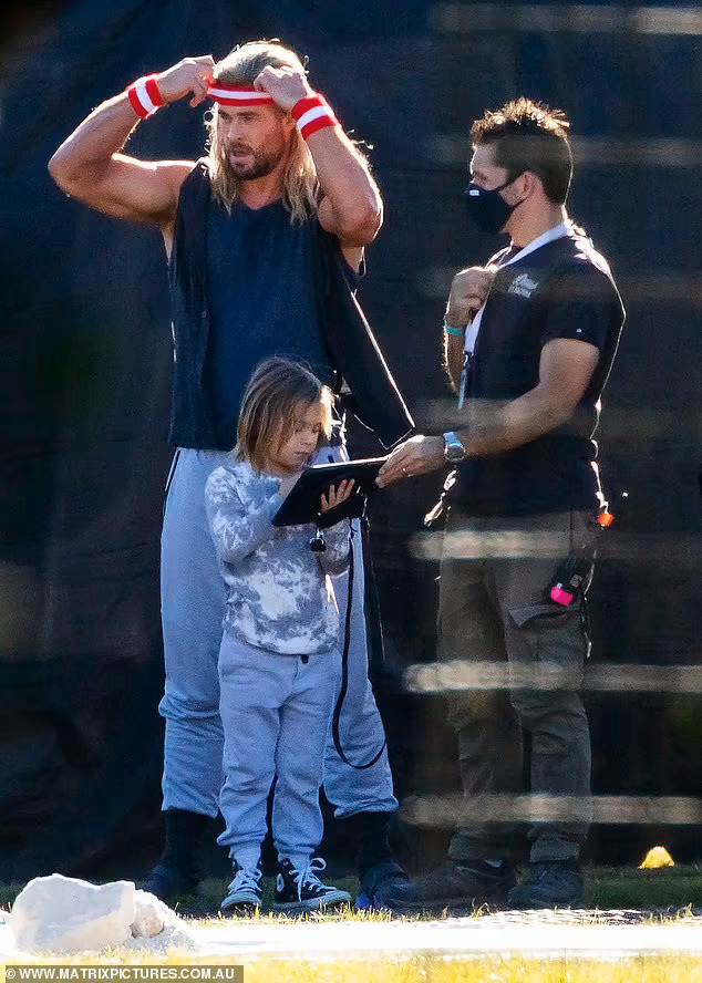 Thor – Ragnarok': Chris Hemsworth surge em nova imagem; Confira