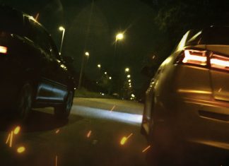Crítica | Reação em Cadeia – Filme de Ação mistura ‘Velozes e Furiosos’ com Corrupção Brasileira
