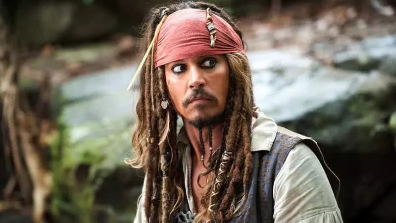 Johnny depp diz que nunca assistiu aos filmes dos Piratas do Caribe e