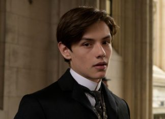 Louis Partridge, estrela de ‘Enola Holmes’, reflete sobre o peso da fama: “É realmente complicado”