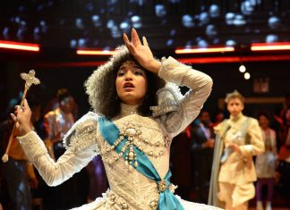 Indya Moore, estrela de ‘Pose’, acusa Ryan Murphy de abandonar causa trans: “Nós precisamos que você faça mais”