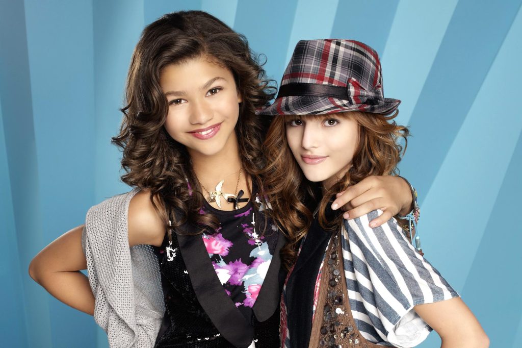 ‘No Ritmo’: Bella Thorne relembra rivalidade com Zendaya
