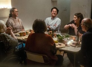 Crítica | The Humans: Drama da A24 com Beanie Feldstein e Steven Yeun é um poderoso ensaio sobre o comportamento humano