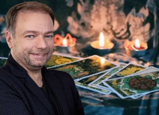Diretor de ‘A Autópsia’ vai comandar novo TERROR sobre a arte do tarô e da adivinhação