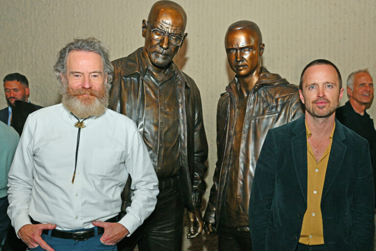 ‘Breaking Bad’: Cidade de Albuquerque ganha estátuas de bronze de Walter White e Jesse Pinkman; Confira!