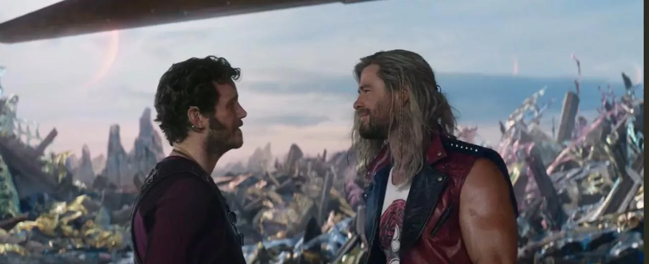Thor: Love and Thunder': Colecionáveis revelam o novo e SURPREENDENTE  visual de Chris Hemsworth como Thor - CinePOP