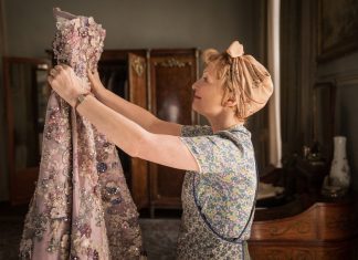 ‘Escorted’: Lesley Manville é escalada para a nova série de COMÉDIA do Prime Video