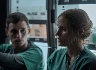 ‘O Enfermeiro da Noite’: Terror com Eddie Redmayne e Jessica Chastain já está disponível na Netflix!