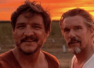 Ethan Hawke e Pedro Pascal vivem casal GAY em curta que será lançado no Brasil pela MUBI; Veja fotos!