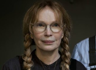 Estrela de ‘The Watcher’, Mia Farrow se arrependeu de recusar papel em ‘American Horror Story’
