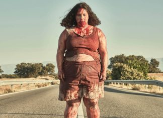 POLÊMICO! Serial Killer ajuda garota que sofre Bullying em terror que chegou no streaming