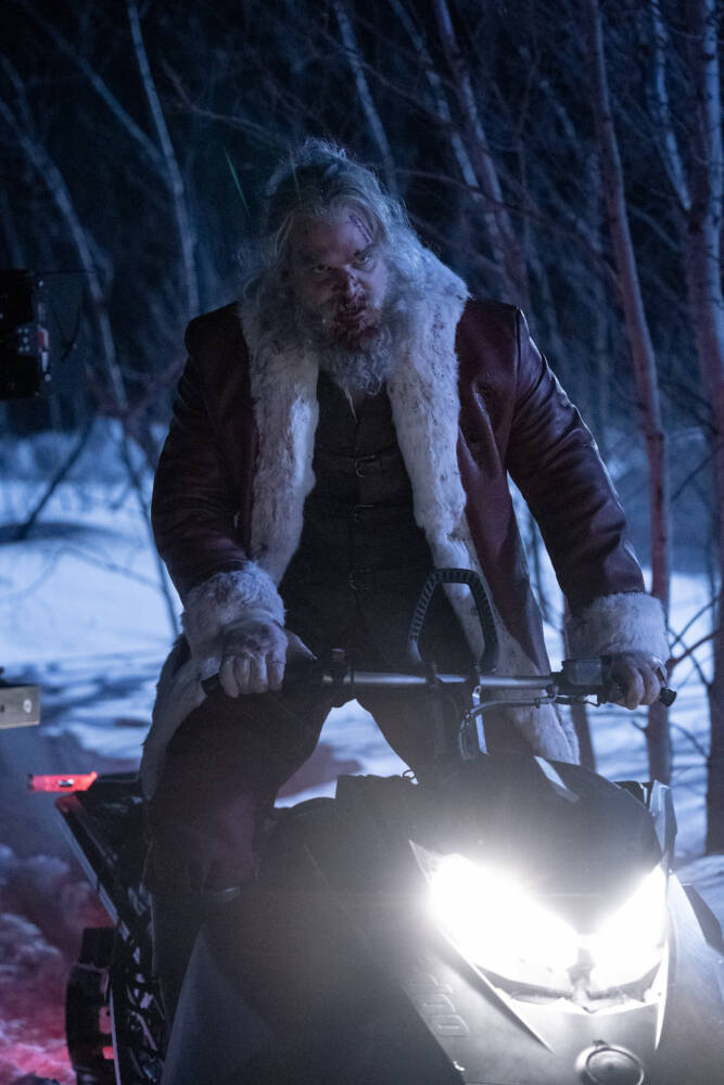 Noite Infeliz: David Harbour vive Papai Noel em trailer de novo