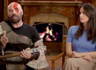 John Travolta surge HILÁRIO como Kratos em comercial de ‘God of War Ragnarok’
