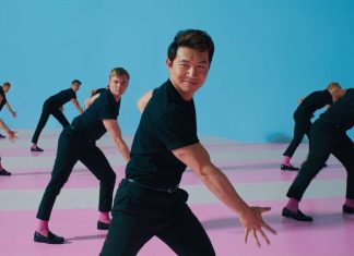 Simu Liu revela por que decidiu participar da greve de atores de Hollywood: “É minha RESPONSABILIDADE”
