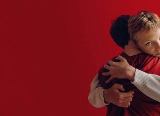 Crítica | Close – Indicado ao Oscar, filme chega na Netflix e aborda a confusão dos sentimentos na adolescência