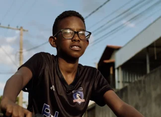 ‘Marte Um’ é eleito o Melhor Filme Brasileiro de 2022 pela Abraccine