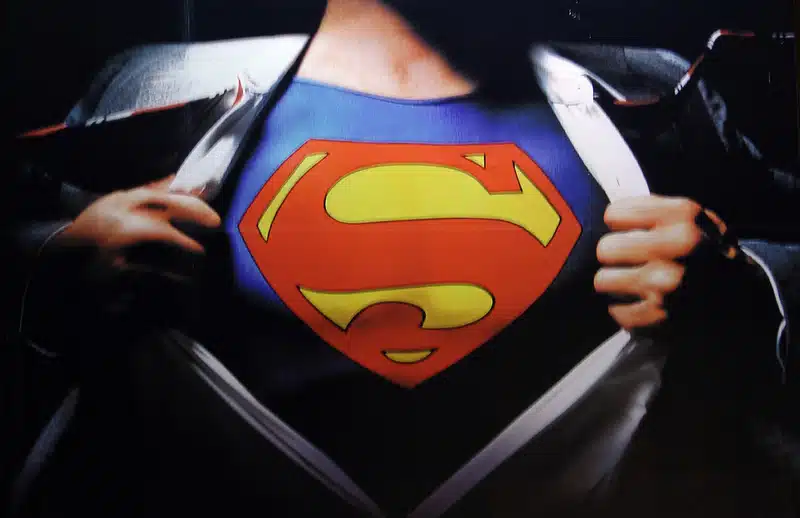 AMÉM! Novo filme do Superman com Henry Cavill está em desenvolvimento -  POPline