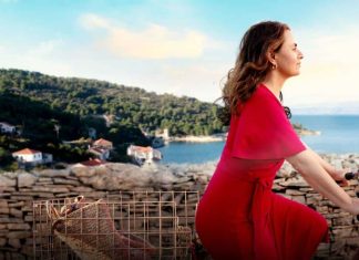 Crítica | Em Uma Ilha Bem Distante – Uma RomCom Inspiradora da Netflix em Cenário Paradisíaco