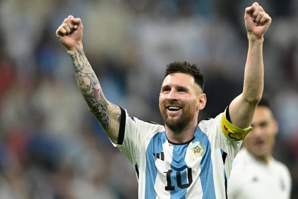 Lionel Messi,525 Rosario