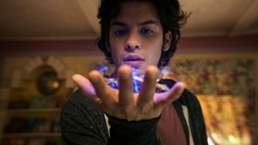 Xolo Maridueña celebra retorno como Besouro Azul em novo filme do ‘Superman’