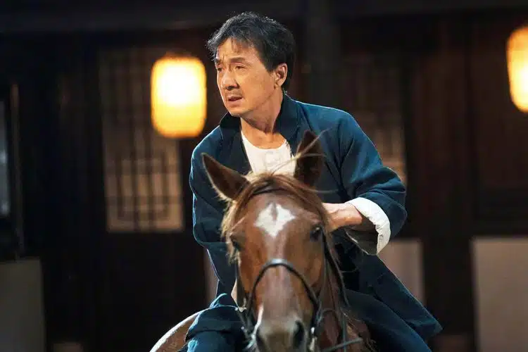 Exclusiva: Jackie Chan e seu cavalo são uma dupla inseparável na